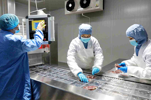 高素质的研发生产团队 高素质的研发生产团队